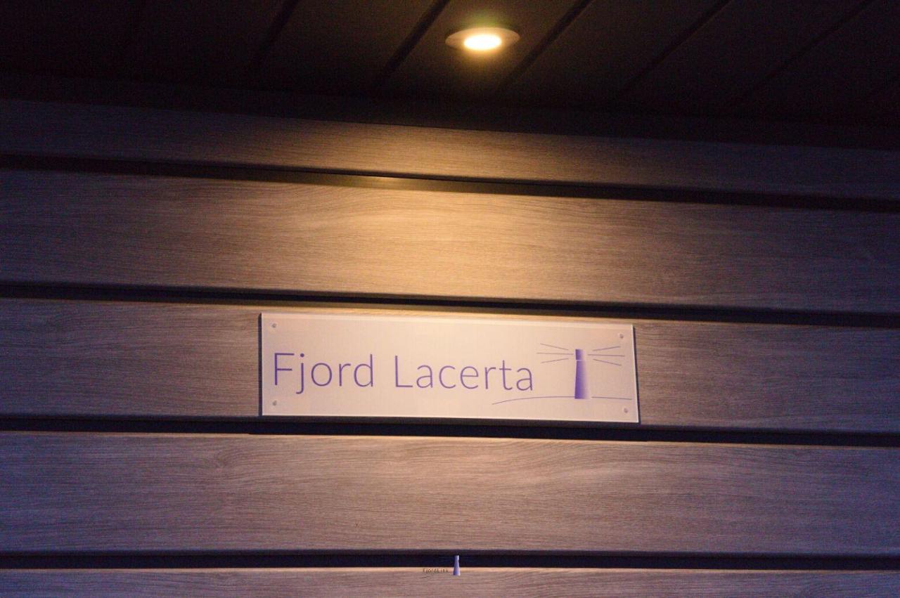 Hausboot Fjord Lacerta Mit Dachterrasse In Wendtorf Esterno foto